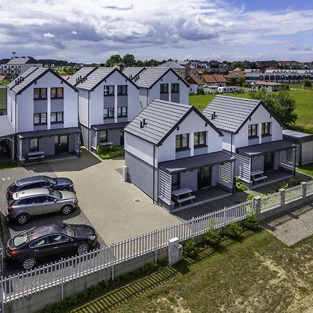 Frajda Domki - Apartamenty 6-Osobowe - Salon I Dwie Sypialnie Oraz Studia 4-Osobowe - Pokoj Z Aneksem Kuchennym Реваль Екстер'єр фото