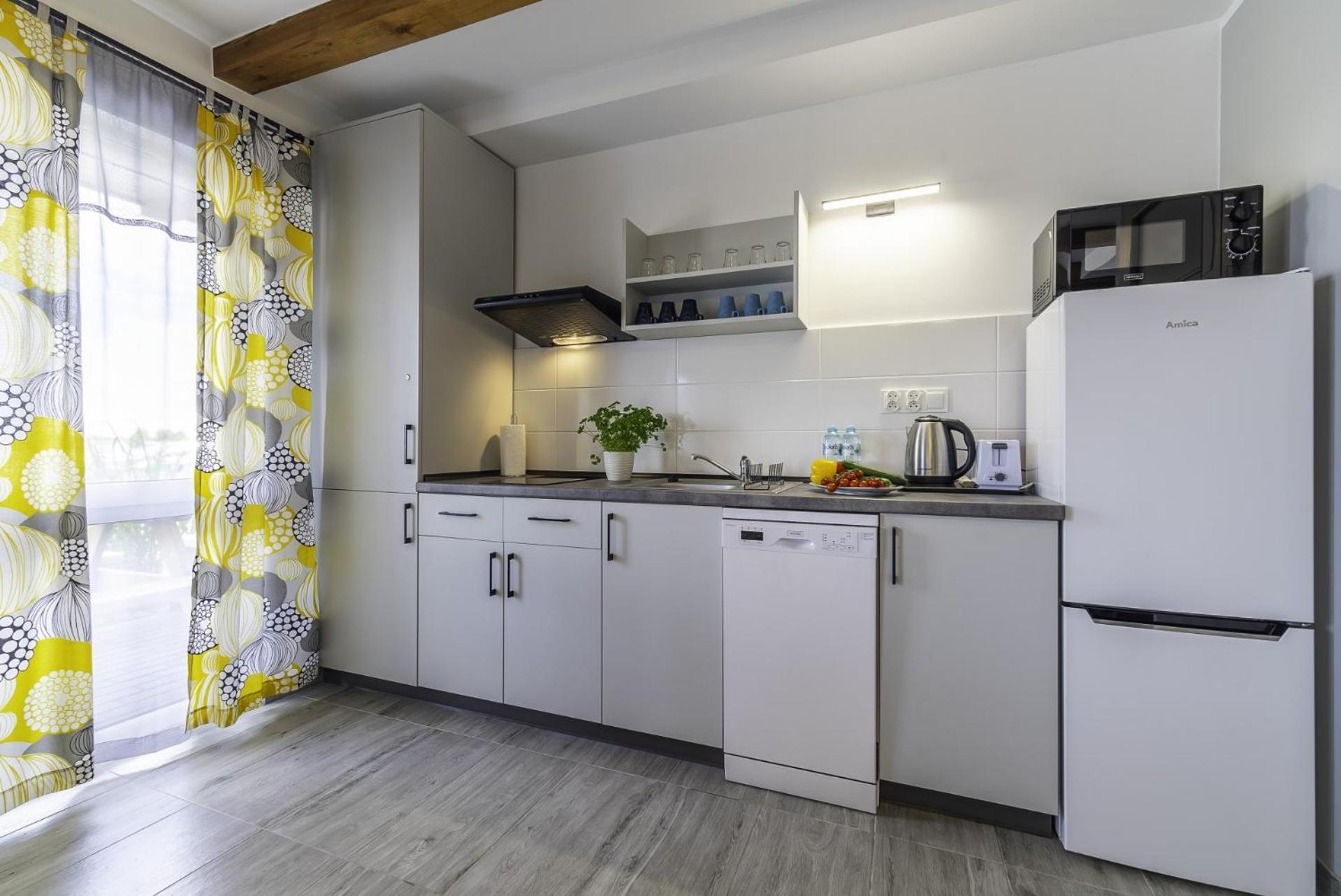 Frajda Domki - Apartamenty 6-Osobowe - Salon I Dwie Sypialnie Oraz Studia 4-Osobowe - Pokoj Z Aneksem Kuchennym Реваль Екстер'єр фото