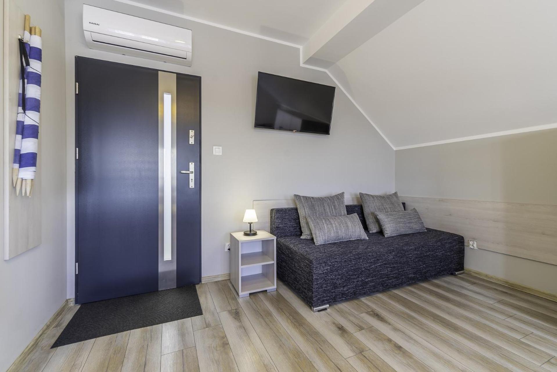 Frajda Domki - Apartamenty 6-Osobowe - Salon I Dwie Sypialnie Oraz Studia 4-Osobowe - Pokoj Z Aneksem Kuchennym Реваль Екстер'єр фото