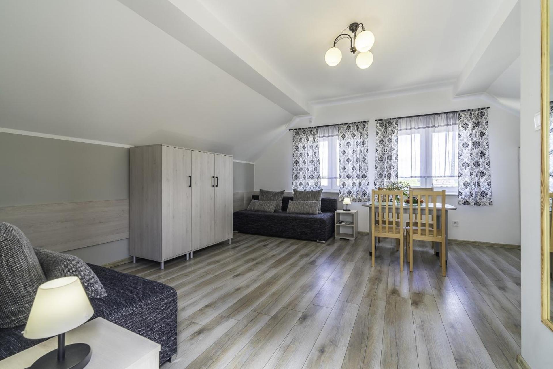 Frajda Domki - Apartamenty 6-Osobowe - Salon I Dwie Sypialnie Oraz Studia 4-Osobowe - Pokoj Z Aneksem Kuchennym Реваль Екстер'єр фото