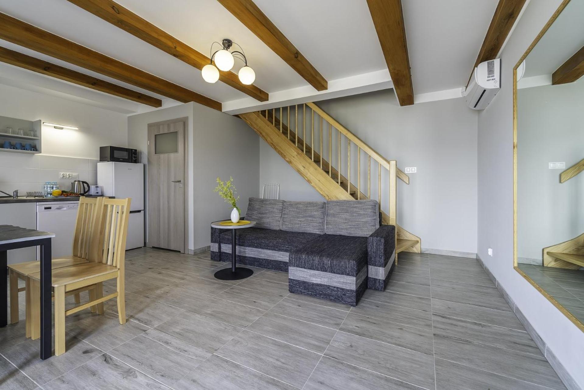 Frajda Domki - Apartamenty 6-Osobowe - Salon I Dwie Sypialnie Oraz Studia 4-Osobowe - Pokoj Z Aneksem Kuchennym Реваль Екстер'єр фото