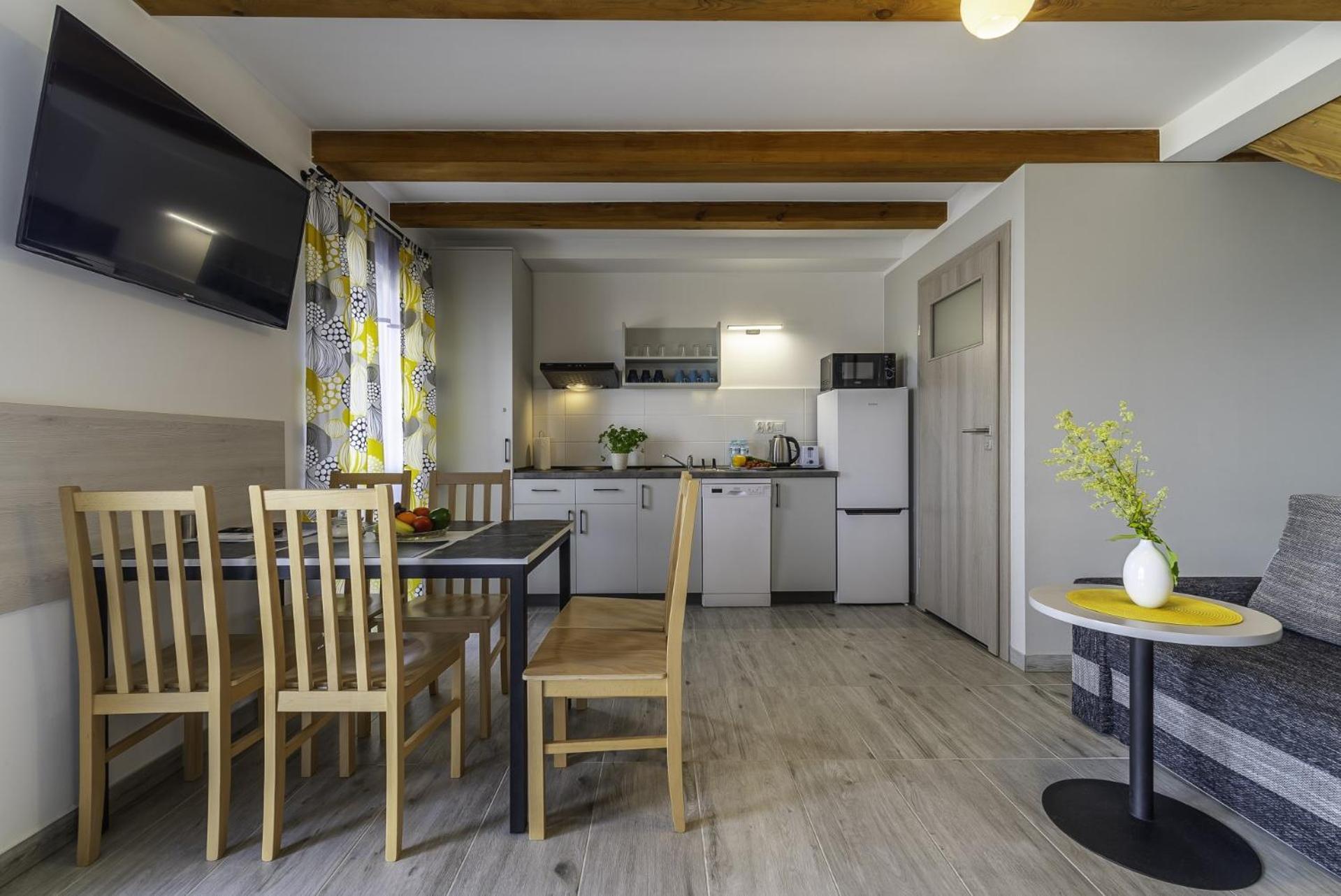 Frajda Domki - Apartamenty 6-Osobowe - Salon I Dwie Sypialnie Oraz Studia 4-Osobowe - Pokoj Z Aneksem Kuchennym Реваль Екстер'єр фото