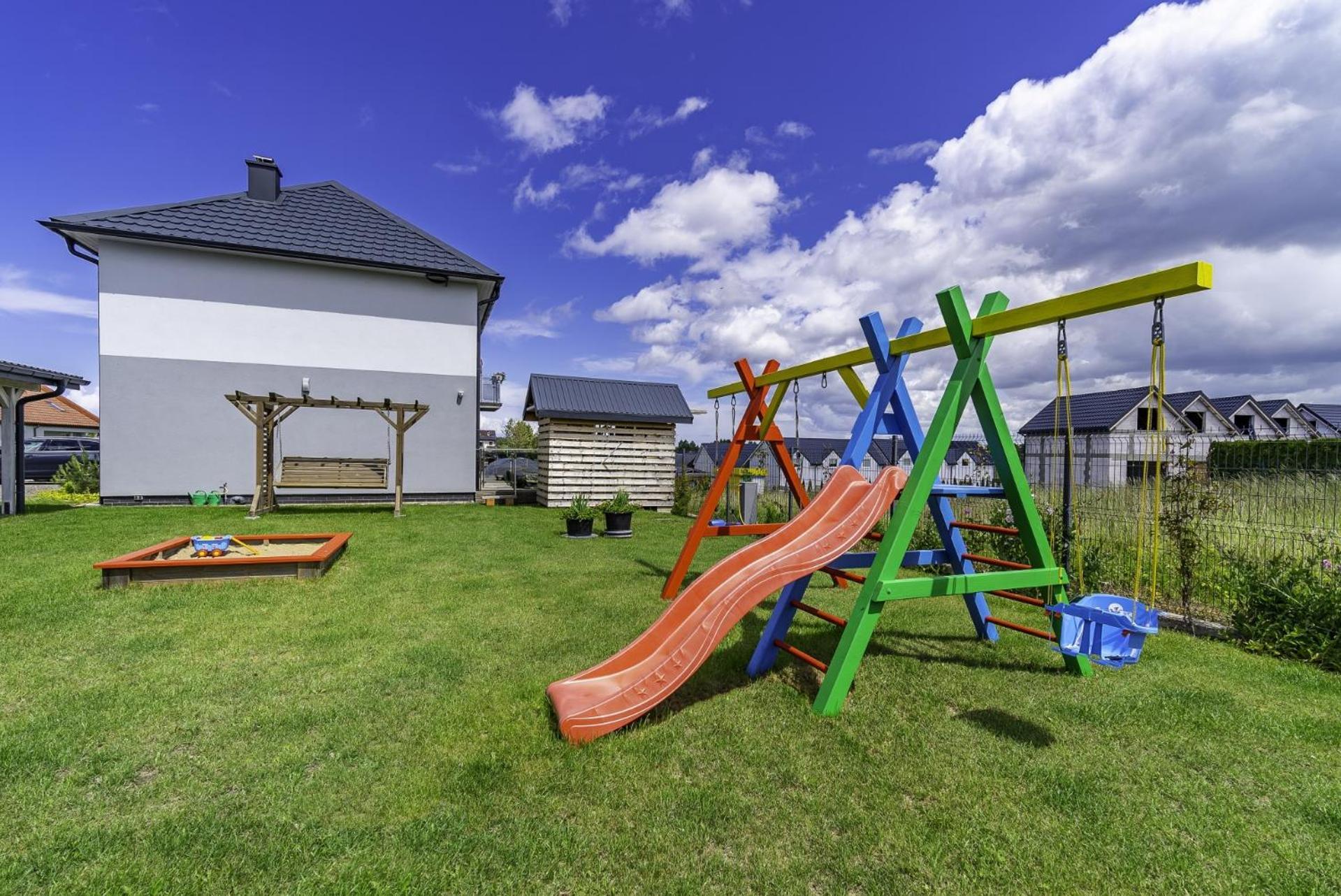 Frajda Domki - Apartamenty 6-Osobowe - Salon I Dwie Sypialnie Oraz Studia 4-Osobowe - Pokoj Z Aneksem Kuchennym Реваль Екстер'єр фото
