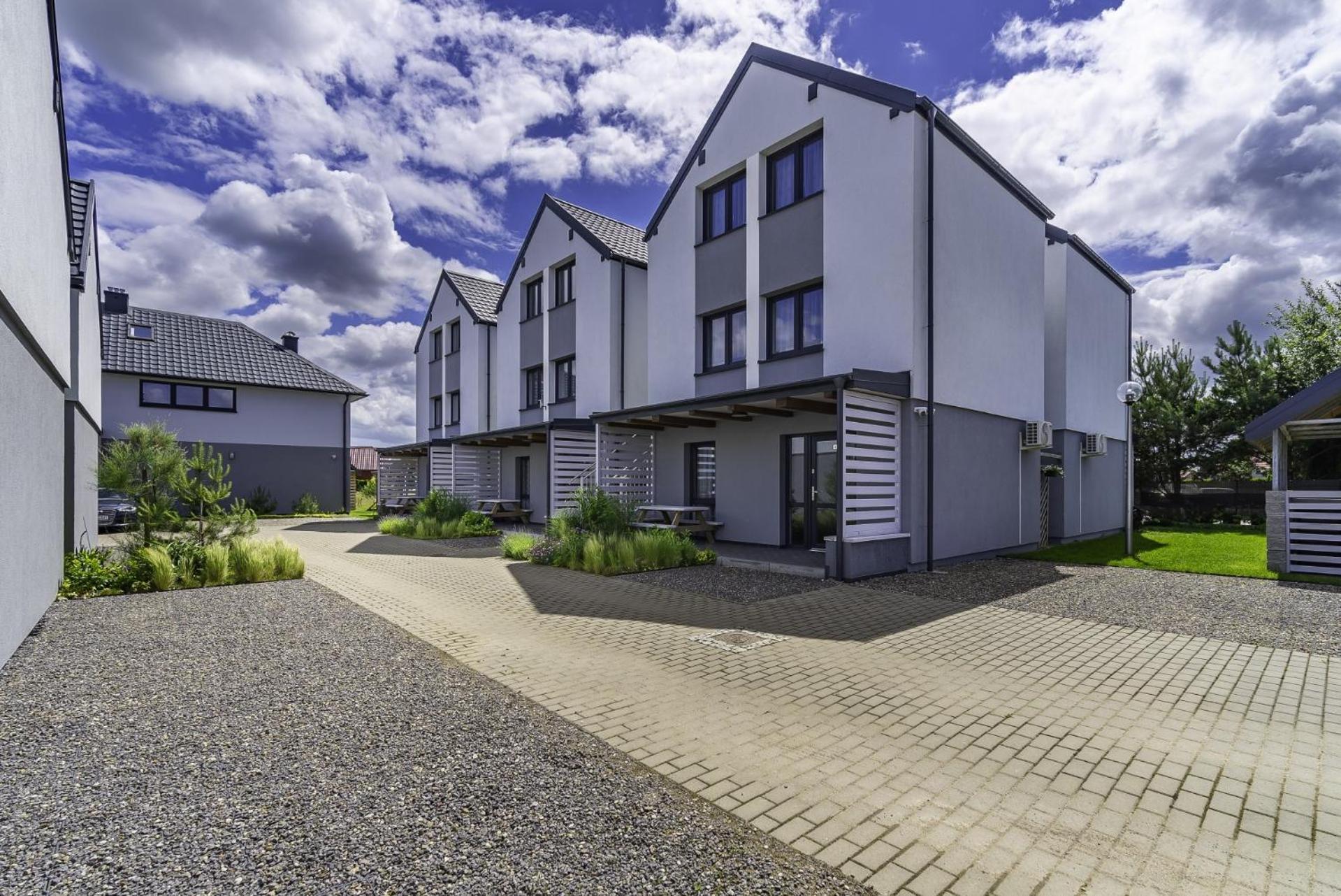Frajda Domki - Apartamenty 6-Osobowe - Salon I Dwie Sypialnie Oraz Studia 4-Osobowe - Pokoj Z Aneksem Kuchennym Реваль Екстер'єр фото