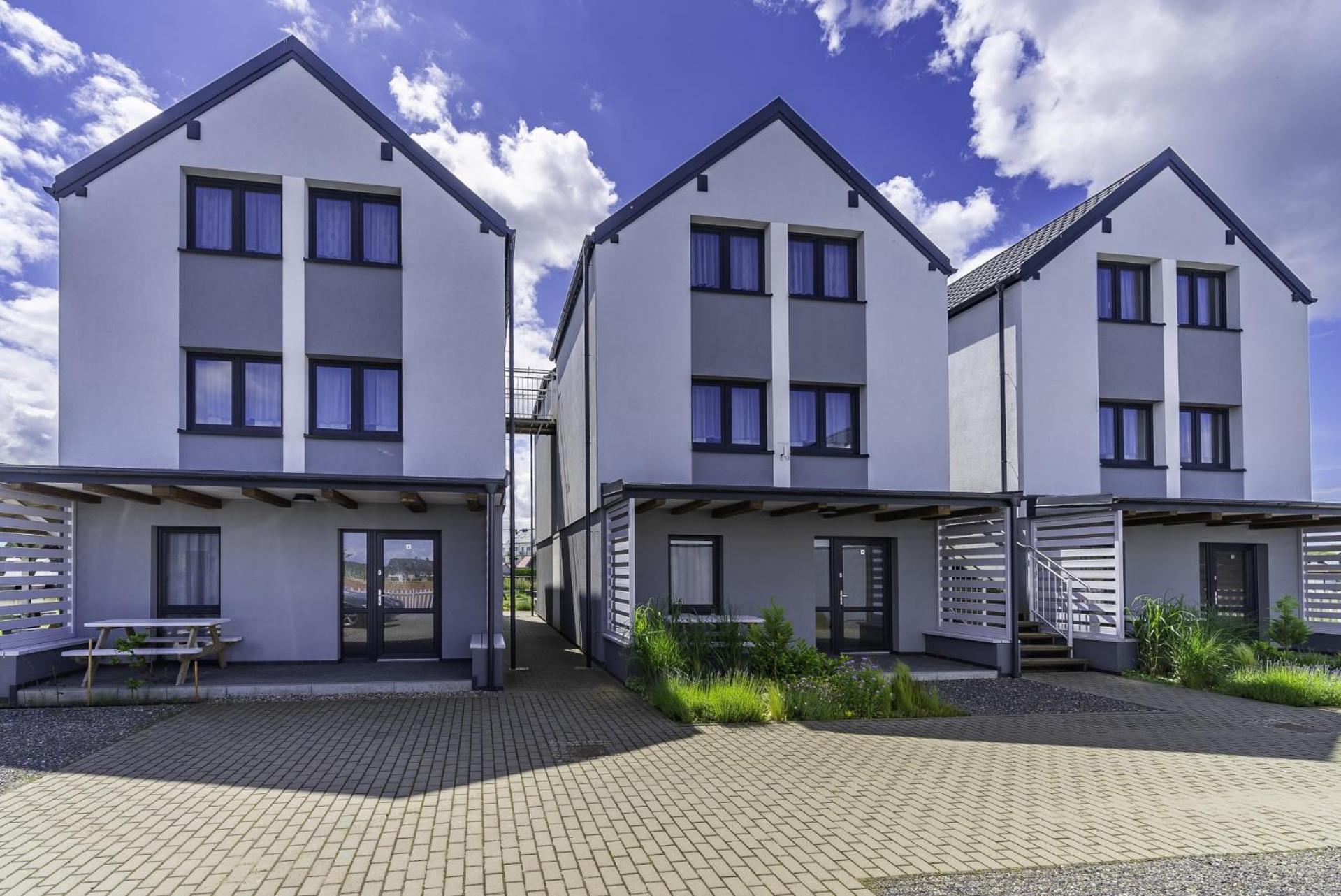 Frajda Domki - Apartamenty 6-Osobowe - Salon I Dwie Sypialnie Oraz Studia 4-Osobowe - Pokoj Z Aneksem Kuchennym Реваль Екстер'єр фото
